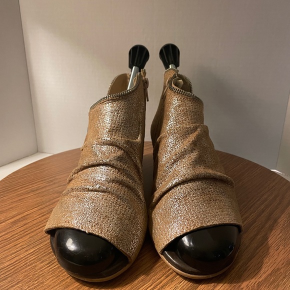 Unity in Diversity Brown Gold Metallic Leather Side Zip Sandal - Picture 2 of 11